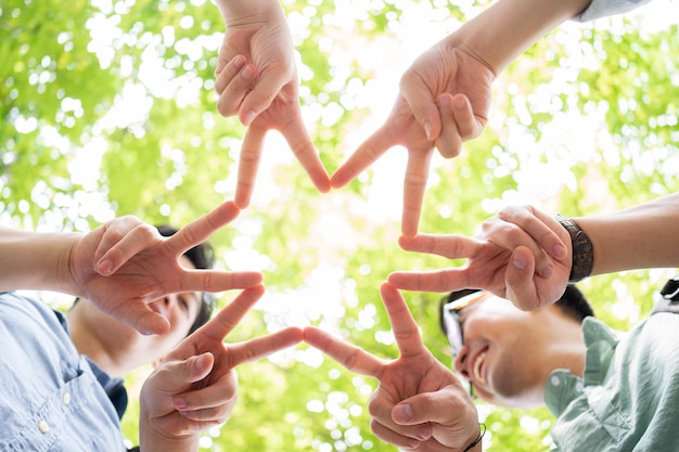 Gruppo di persone al di fuori del concetto di unire