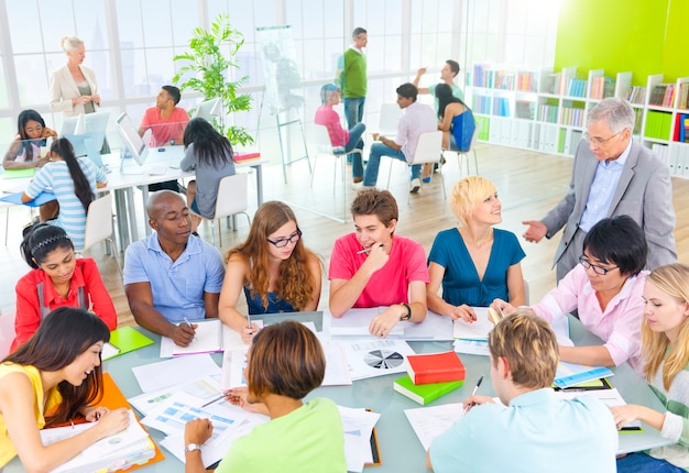 Gruppo di studenti in classe