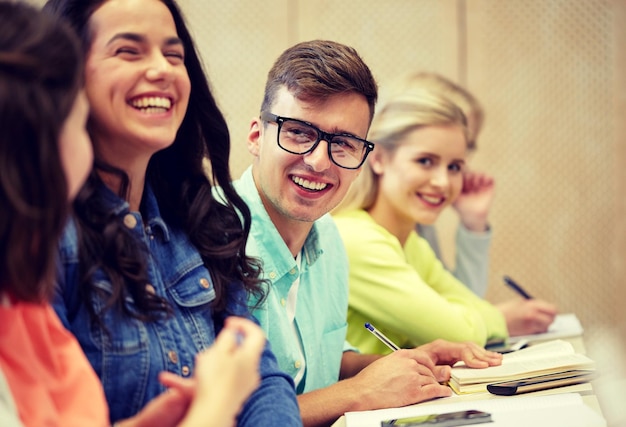 gruppo di studenti in una lezione