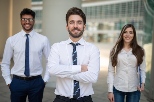 gruppo di uomini d&#39;affari sorridenti