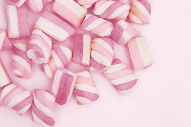 Gruppo marshmallow rosa a strisce