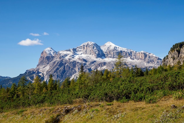 Gruppo montuoso della Tofana con la vetta più alta Tofana di Rozes Dolomiti Alpi Italia