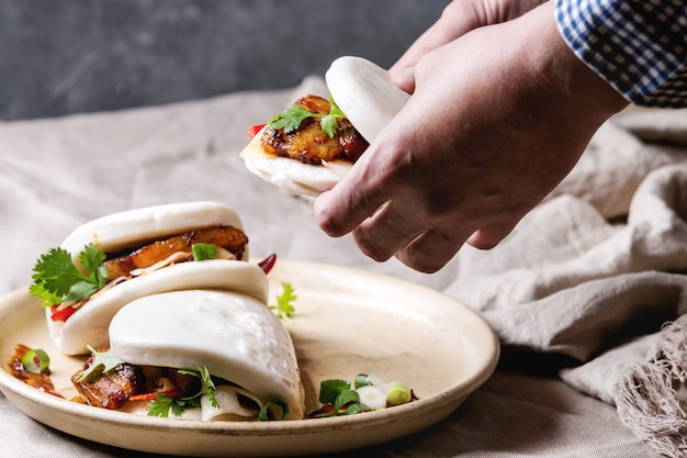 Gua bao buns con carne di maiale