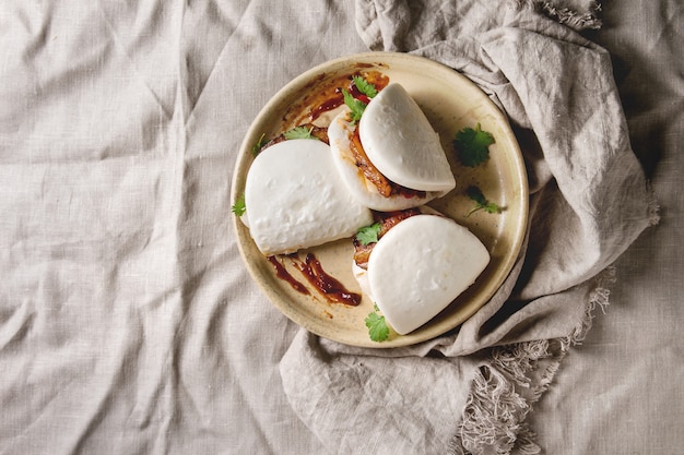 Gua bao buns con carne di maiale