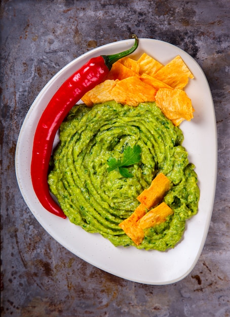 Guacamole è una salsa tradizionale messicana. Spuntino parte.