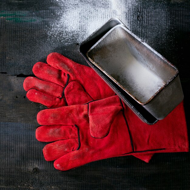 Guanti da forno e forme di pane