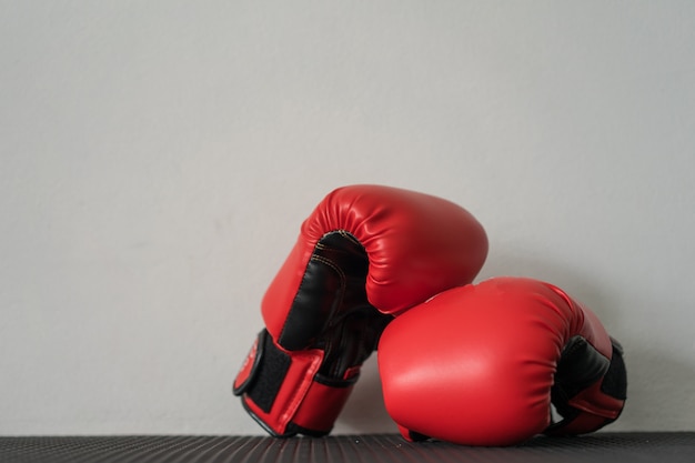 Guantoni da boxe con copia spazio per il testo.