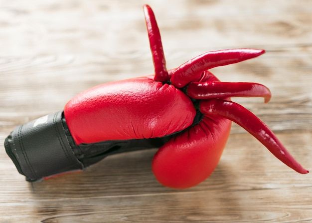 Guantoni da boxe con peperoncino rosso