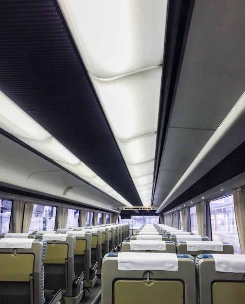 Guarda in shinkansen