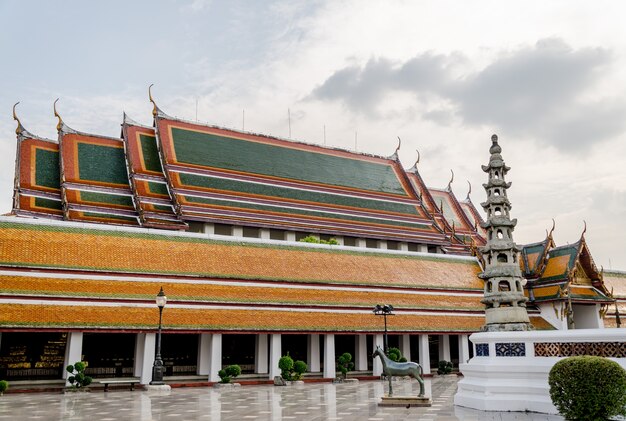 Guarda le immagini del tempio thailandese