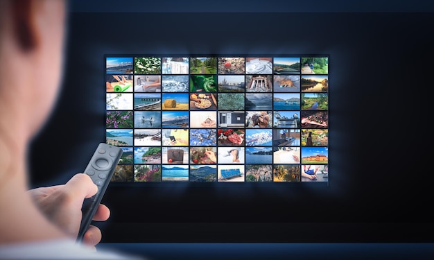 Guardare la TV online Multimedia Streaming video televisivo Media TV on demand Abbonamento Streaming video Concetto di servizio di streaming Internet