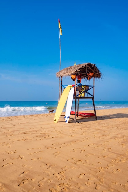 Guardia di sicurezza in spiaggia