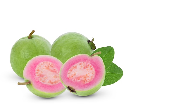 Guava rosa isolato su sfondo bianco white