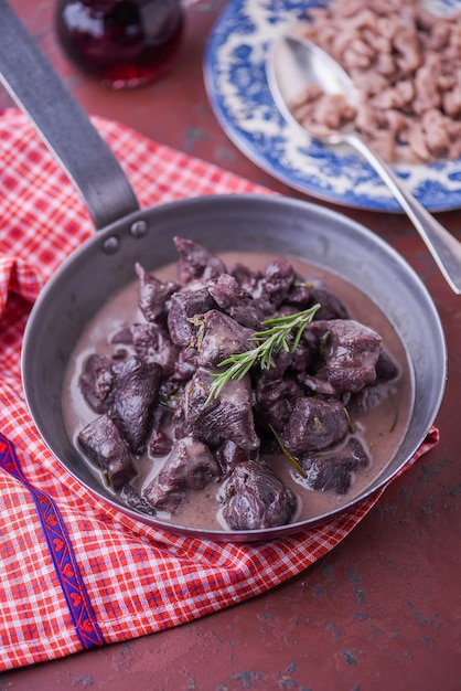 Gulasch di cinghiale con spaetzle