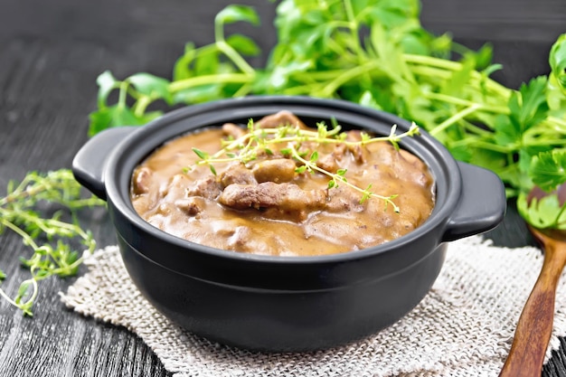 Gulasch di manzo in padella a bordo