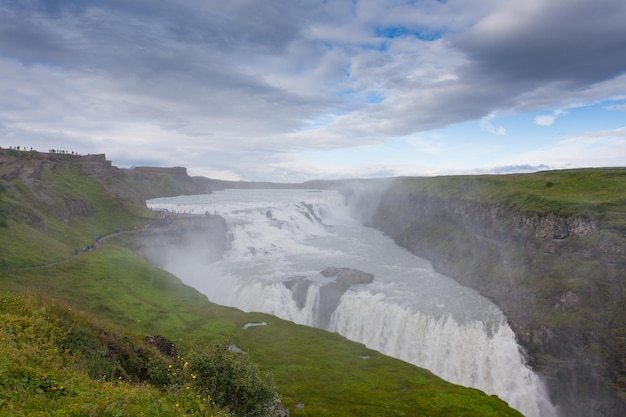 Gullfoss cade nella vista della stagione estiva, Islanda. Paesaggio islandese.