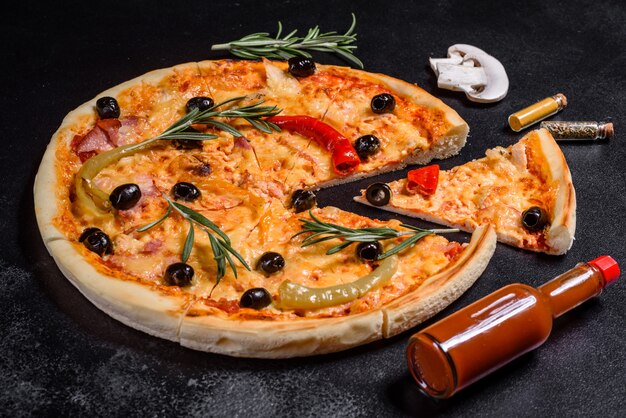 Gustosa pizza calda, ricetta tradizionale italiana