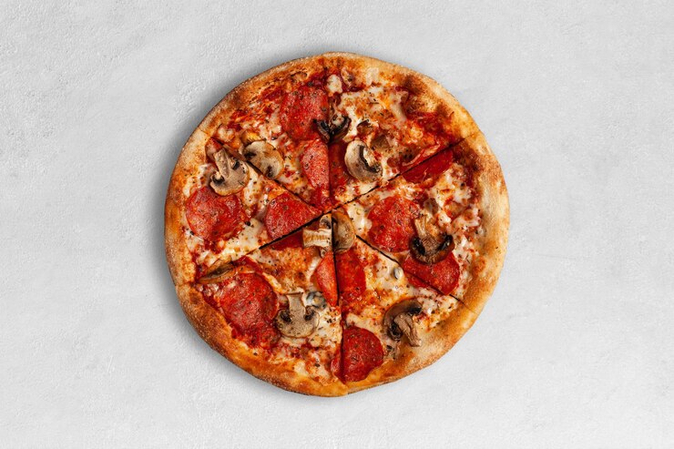 Gustosa pizza con salame e funghi.