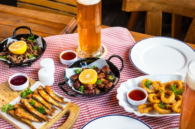 Gustosa roulette di farina di carne con limone, spratto e birra