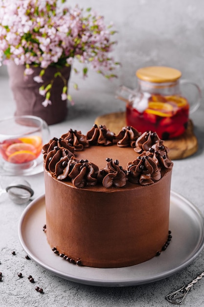 Gustosa torta al cioccolato fatta in casa con tè