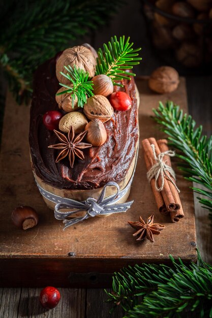 Gustose noci di pan di zenzero al cioccolato per Natale al forno