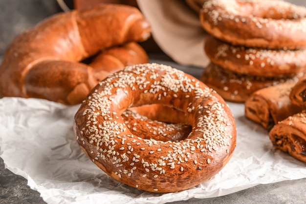 Gustosi bagel sul tavolo