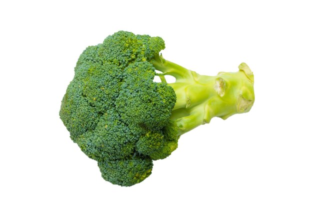 Gustosi broccoli freschi isolati su sfondo bianco.