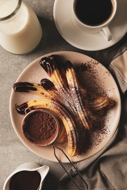 Gustosi churros con salsa al cioccolato