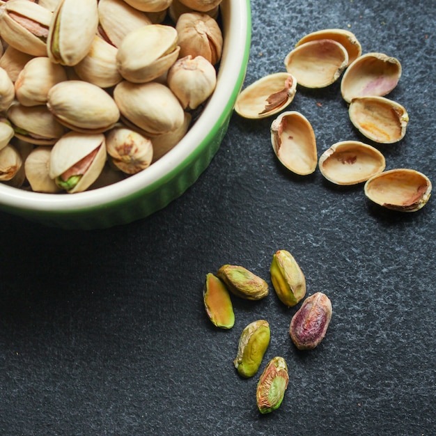 Gustoso spuntino con noci e pistacchi