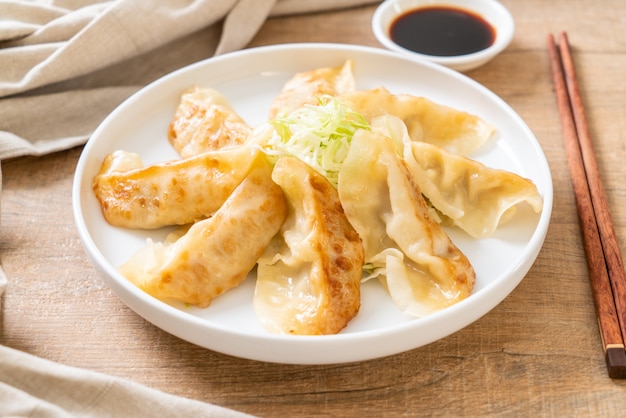 Gyoza giapponese o spuntino con gnocchi