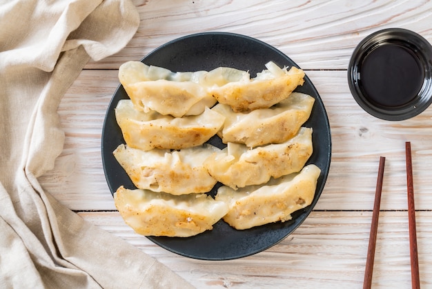 Gyoza giapponese o spuntino di gnocchi