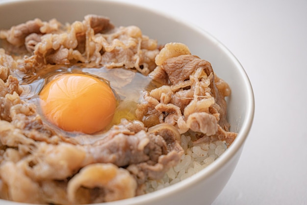 Gyudon con uovo