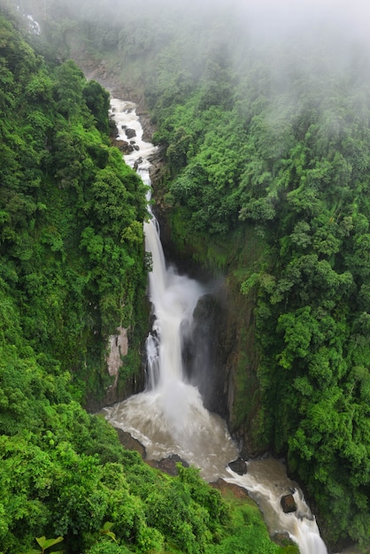 Haew Narok Waterfall nel Parco Nazionale di Khao Yai