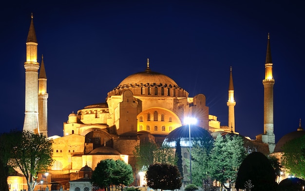 Hagia Sophia di notte a Istanbul, in Turchia