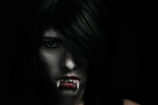 Halloween Vampire Bella donna sul nero