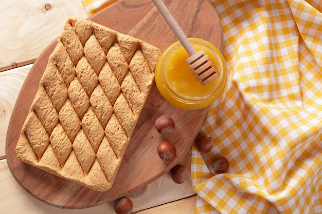 halva di girasole sul tavolo