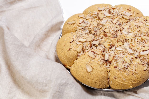 halva di girasole sul tavolo