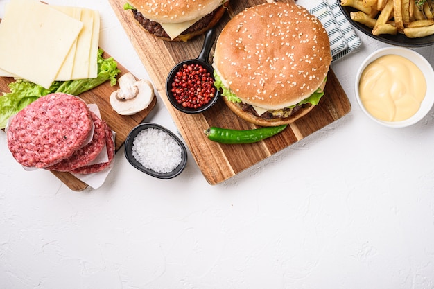 Hamburger con ingredienti con spazio per il testo