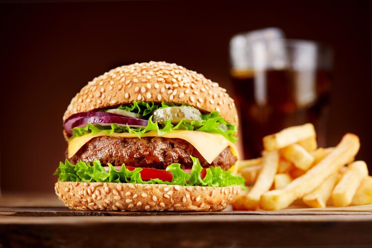 Hamburger con patatine fritte e cola