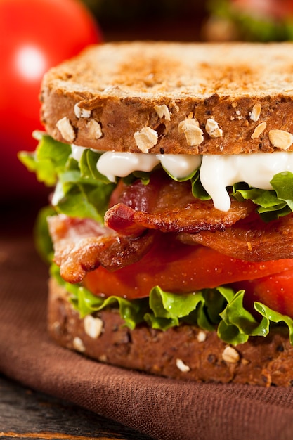 hamburger con patatine fritte