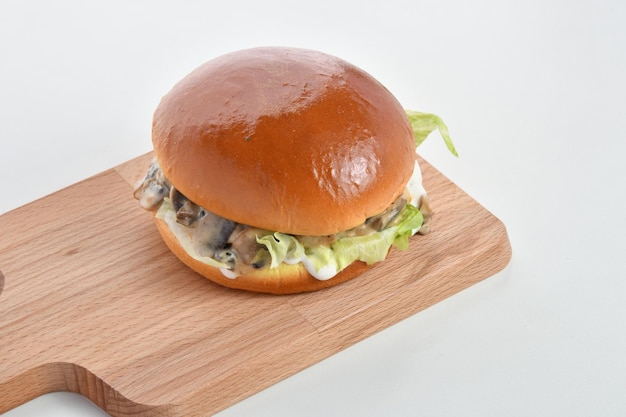 hamburger con verdure fresche e formaggio