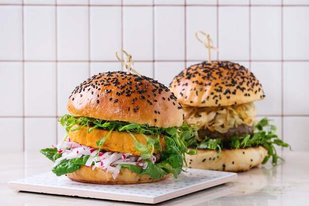 Hamburger di carne e verdure