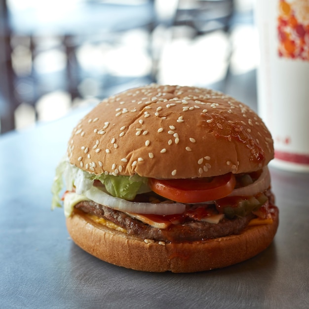 Hamburger di manzo americano con formaggio