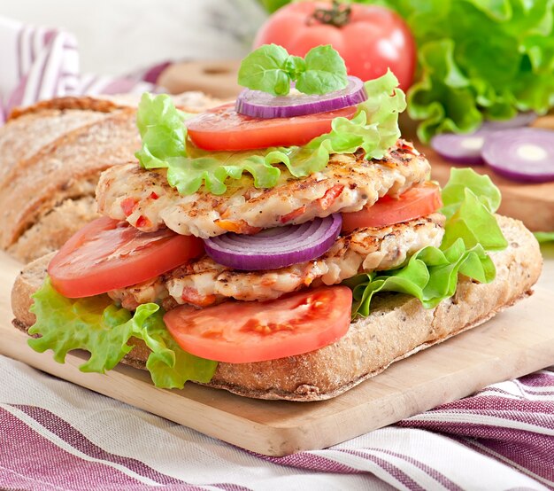 Hamburger di pollo alla griglia