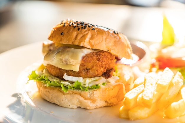 hamburger di pollo fritto con formaggio