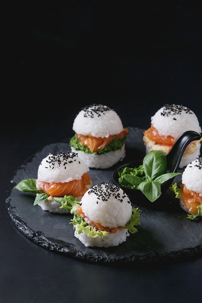 Hamburger di sushi di riso