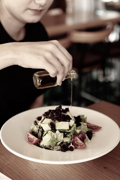 Hamburger fatto in casa con verdure fresche