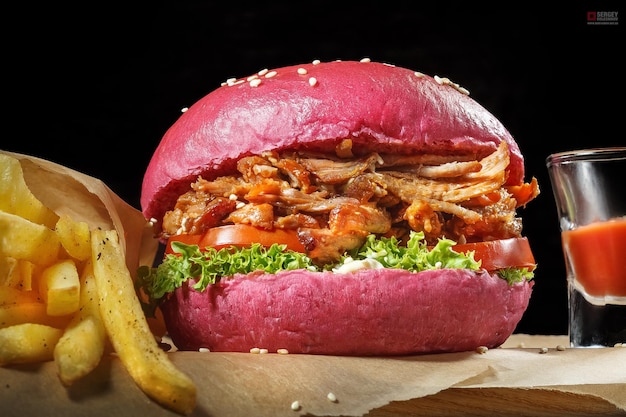 Hamburger rosa appetitoso