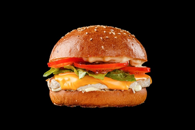 Hamburger su sfondo nero per il menu