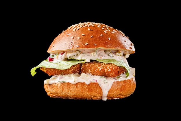 Hamburger su sfondo nero per il menu